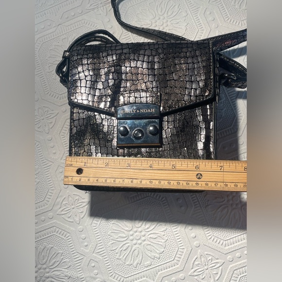 Emily and Noah Black Silver Adjustable cross-body metallic purse - Picture 13 of 16